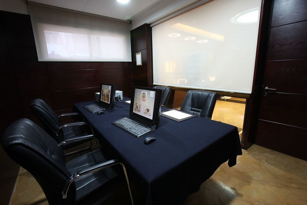Coral Beirut Al Hamra Hotel Exteriör bild