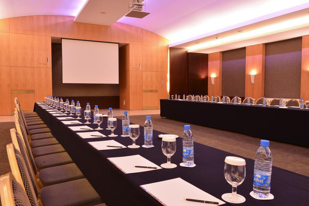 Coral Beirut Al Hamra Hotel Exteriör bild