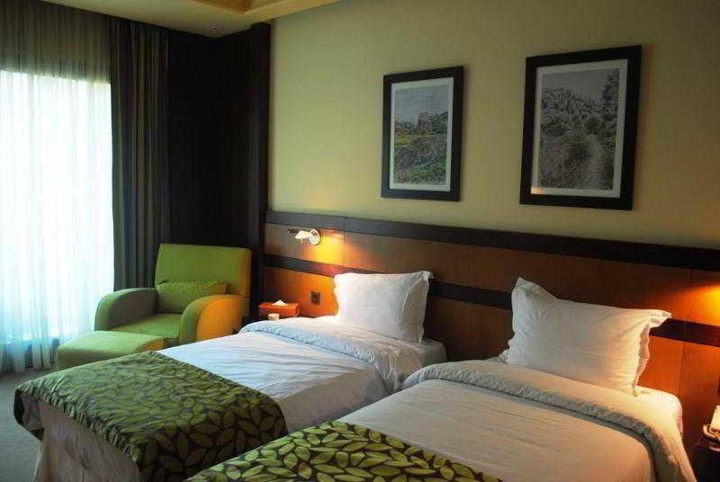 Coral Beirut Al Hamra Hotel Exteriör bild
