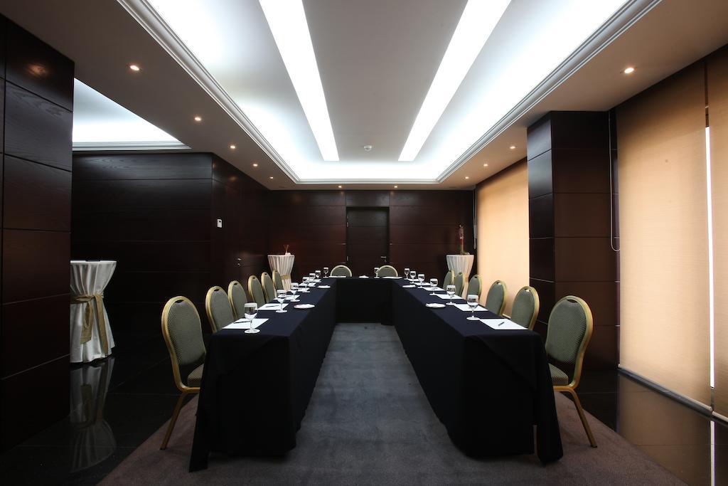 Coral Beirut Al Hamra Hotel Exteriör bild