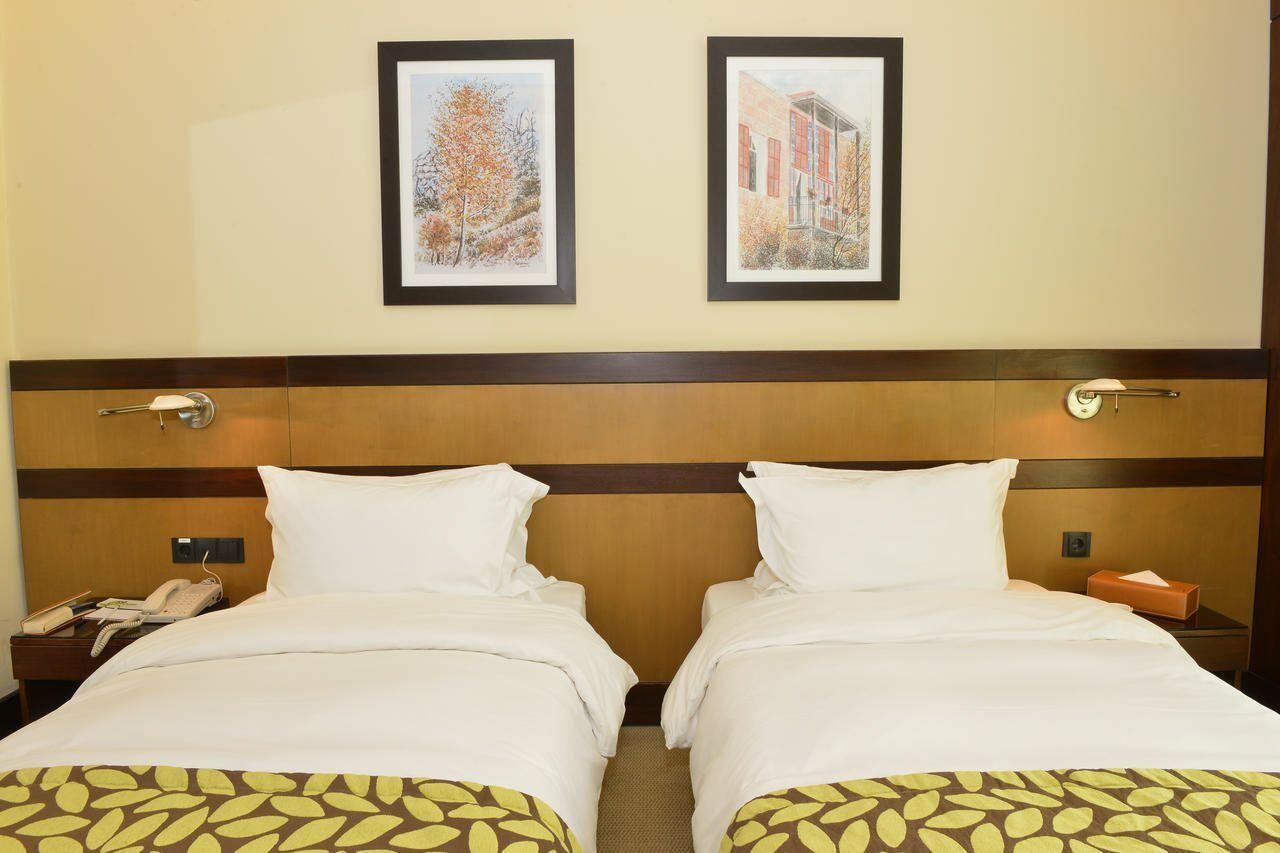 Coral Beirut Al Hamra Hotel Exteriör bild