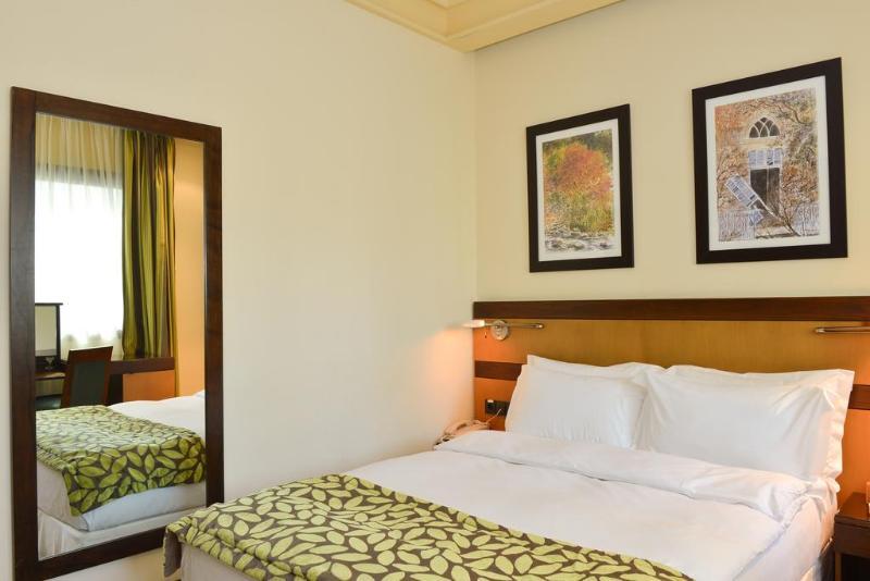 Coral Beirut Al Hamra Hotel Exteriör bild